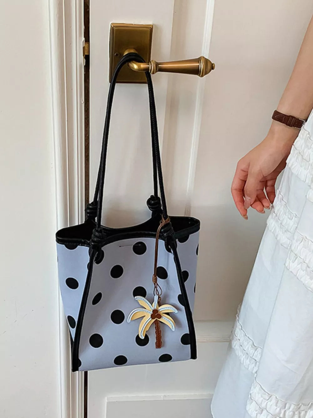Polka Dot Shoulder Bag in Black, fit detail
