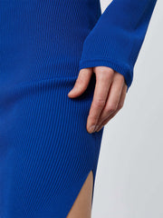 Ribbed midi dress in dark blue with a high slit and long sleeves.