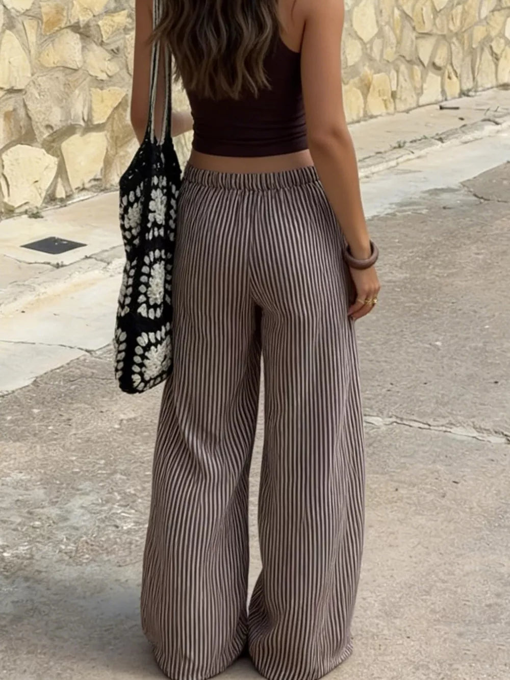 Tied striped wide-leg pants in brown and white, featuring a comfortable elastic waist.