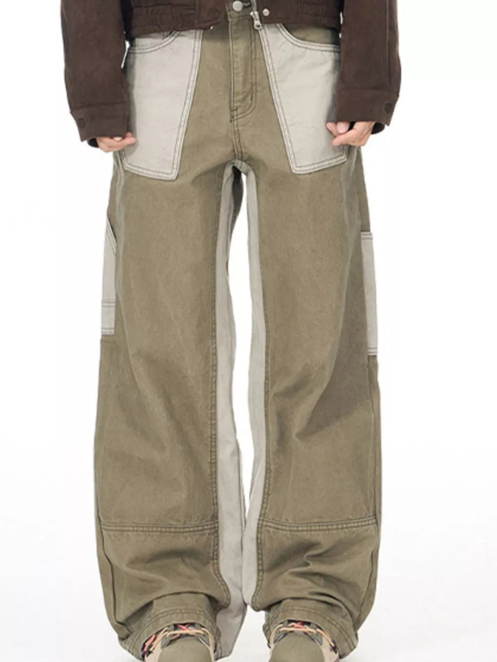 Distinctive two-tone cargo sweatpants with contrast stitching and wide leg fit.