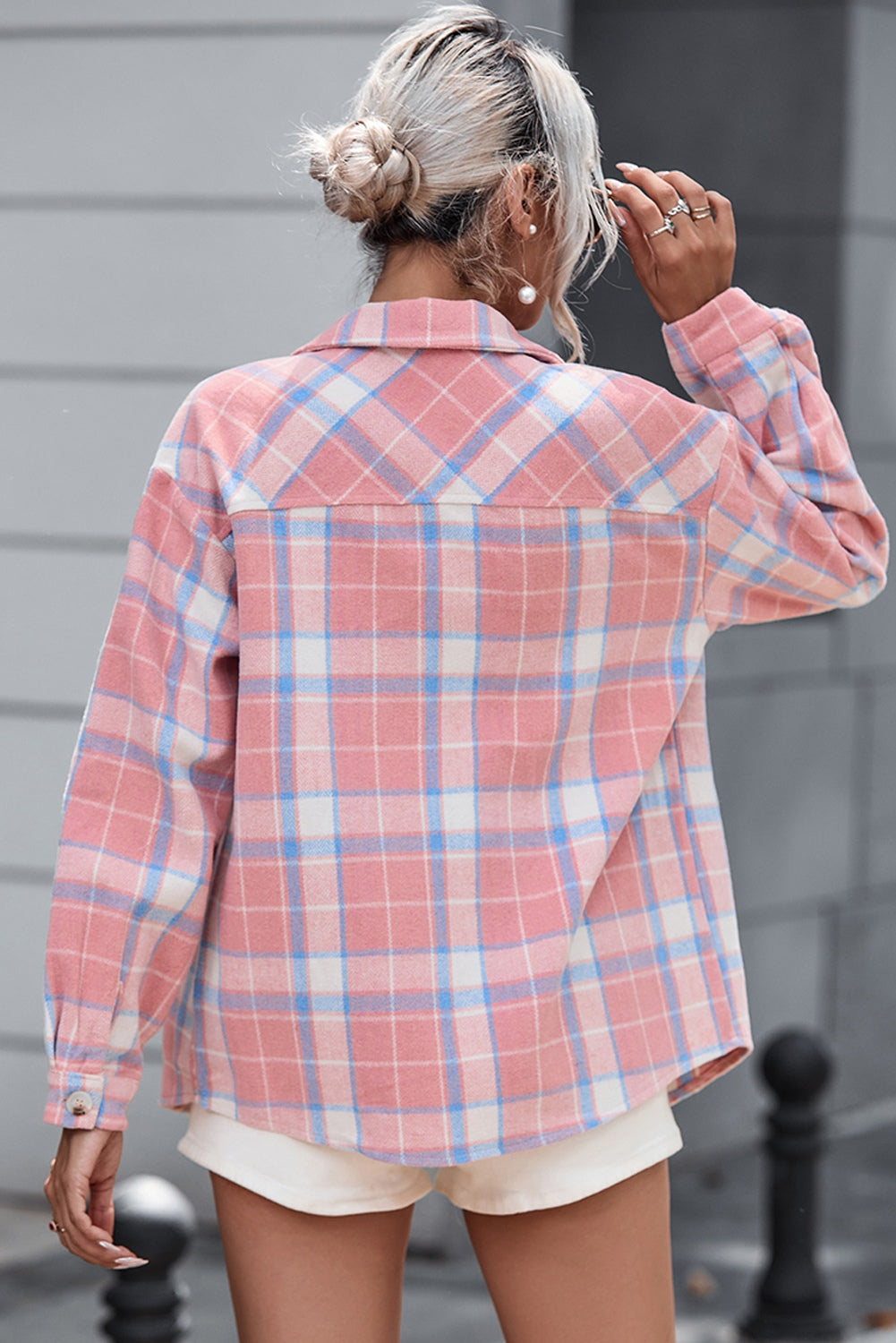 Chic checkered collar jacket in blush pink with buttoned cuffs and pockets.
