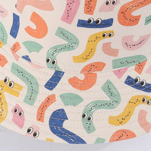 Bucket hat in beige cotton with a playful abstract embroidered sun and worm pattern.