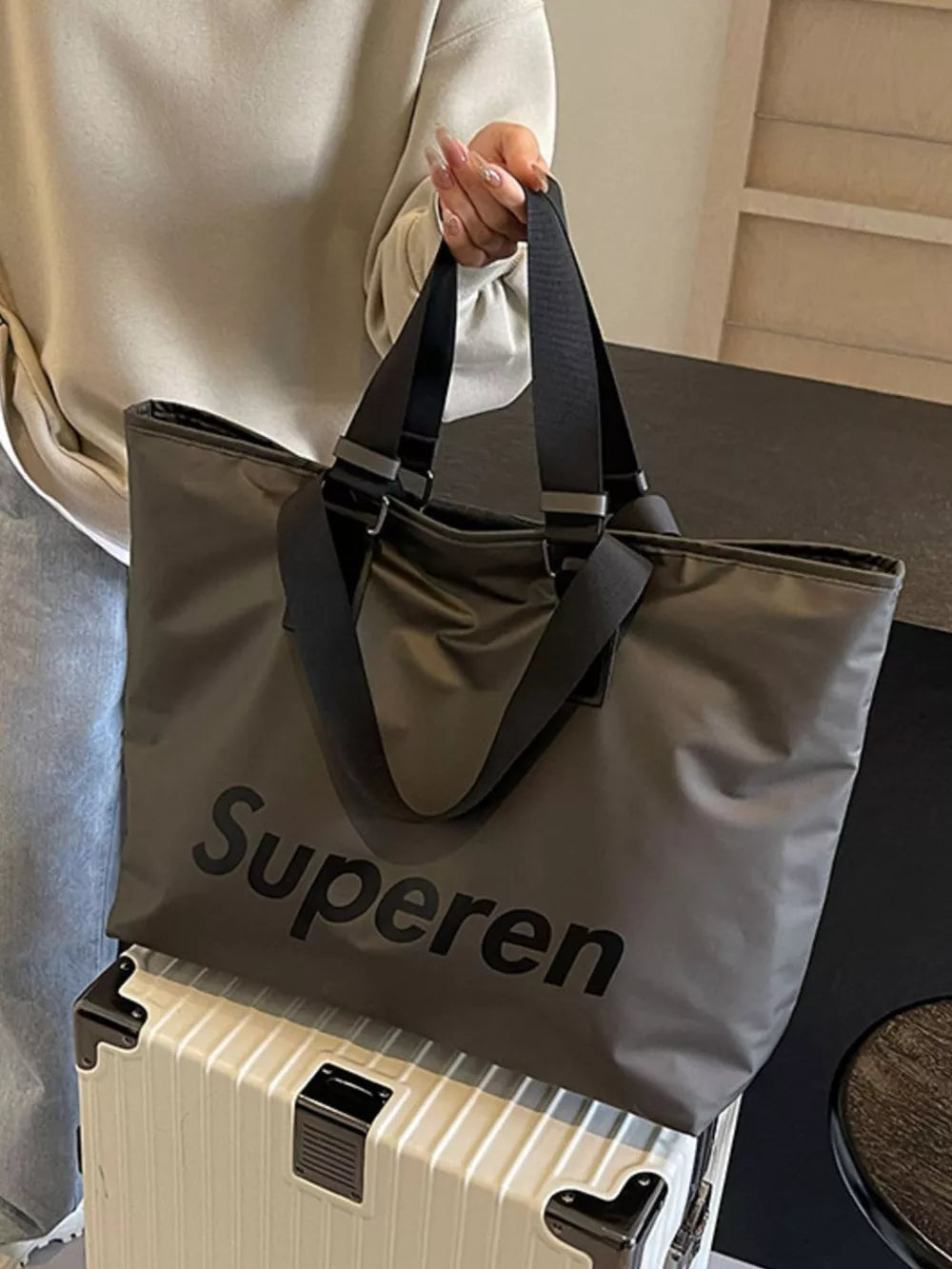 Spacious grey Oxford cloth travel shoulder bag with black straps and "Superen" logo.
