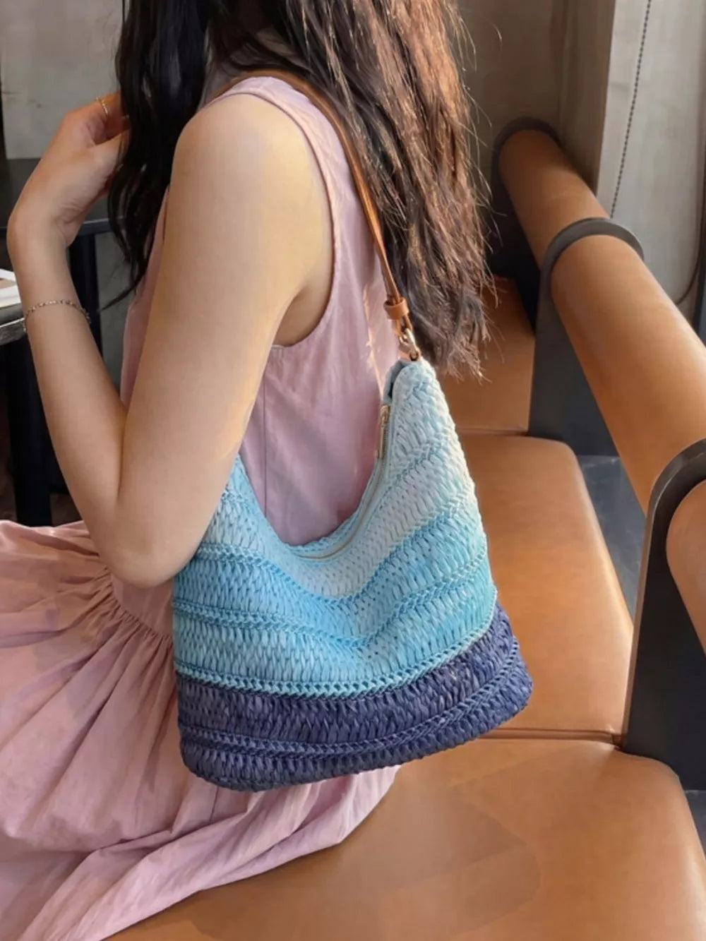 Straw Woven Shoulder Bag in Blue, fit detail