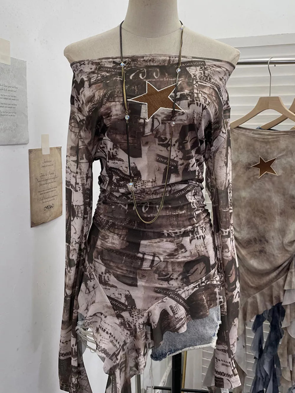 Asymmetrical ruffle hem t-shirt in brown graphic print with ruched sides and a star detail.
