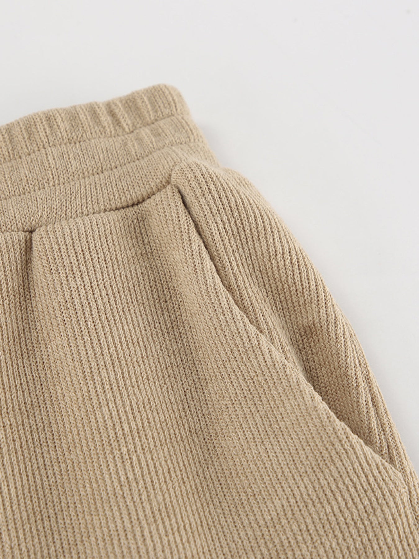 Beige knit pants with pockets and elastic waistband