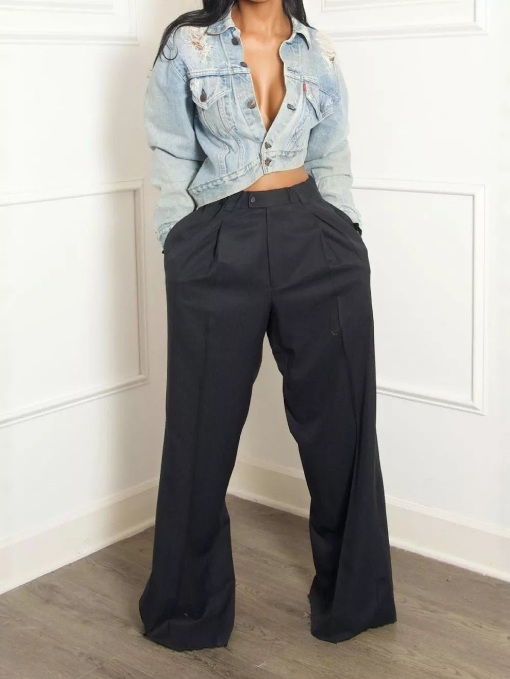 Wide Leg Pleated Pants in Khaki, close-up detail