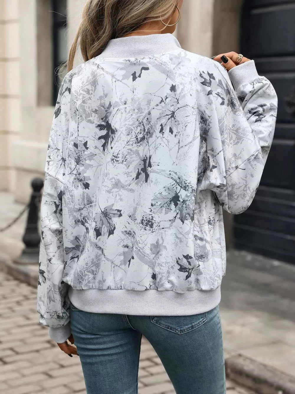 modern sweatshirt in Camouflage with mock neck