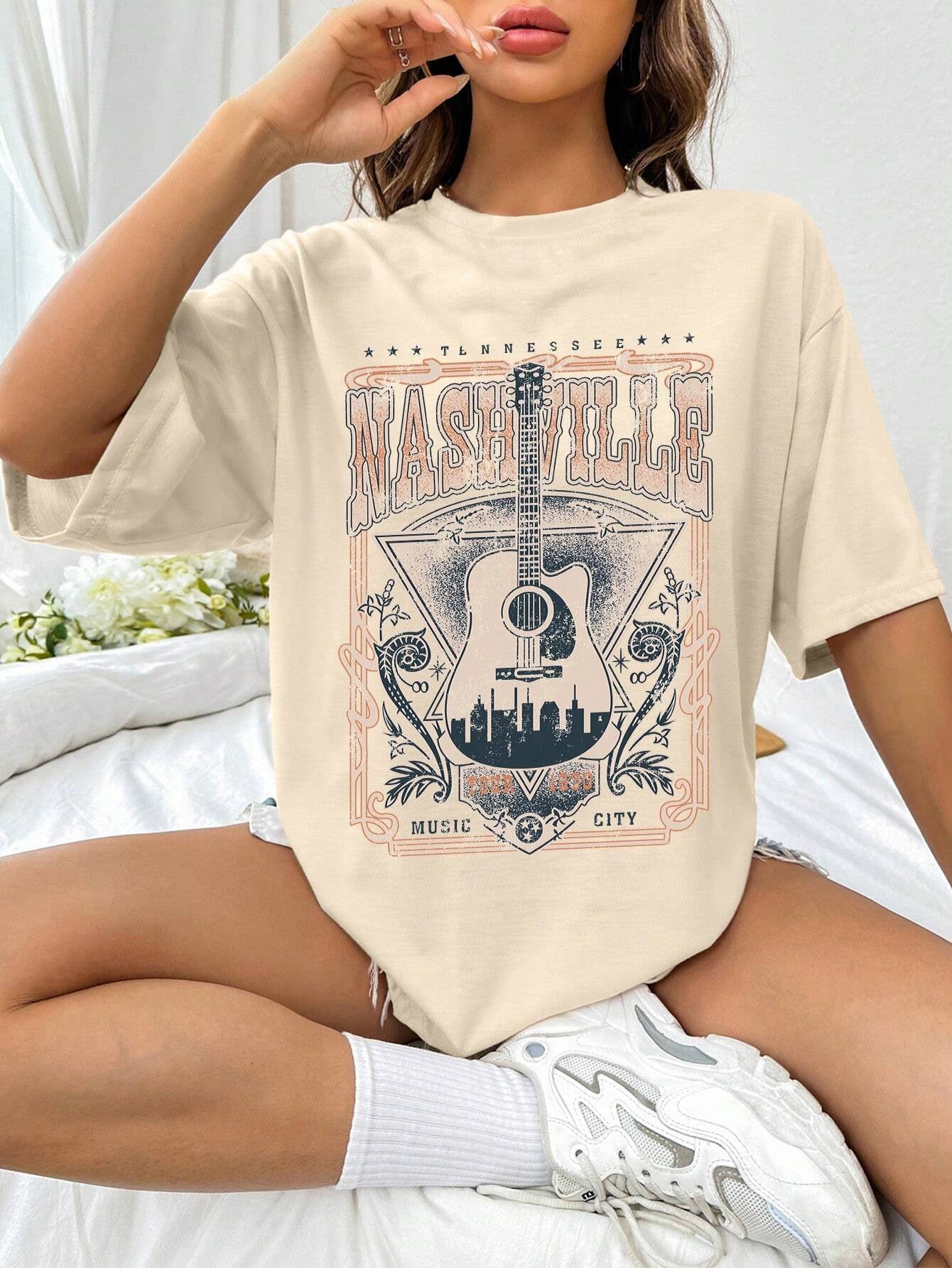 Graphic oversized tee in blush pink, casual cotton blend.