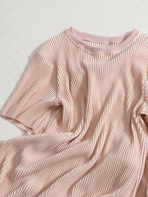 Pink pleated two-piece set with short sleeves and crew neck.