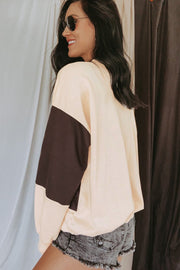 Colorblock sweatshirt with balloon sleeves in beige and dark brown, crew neck.