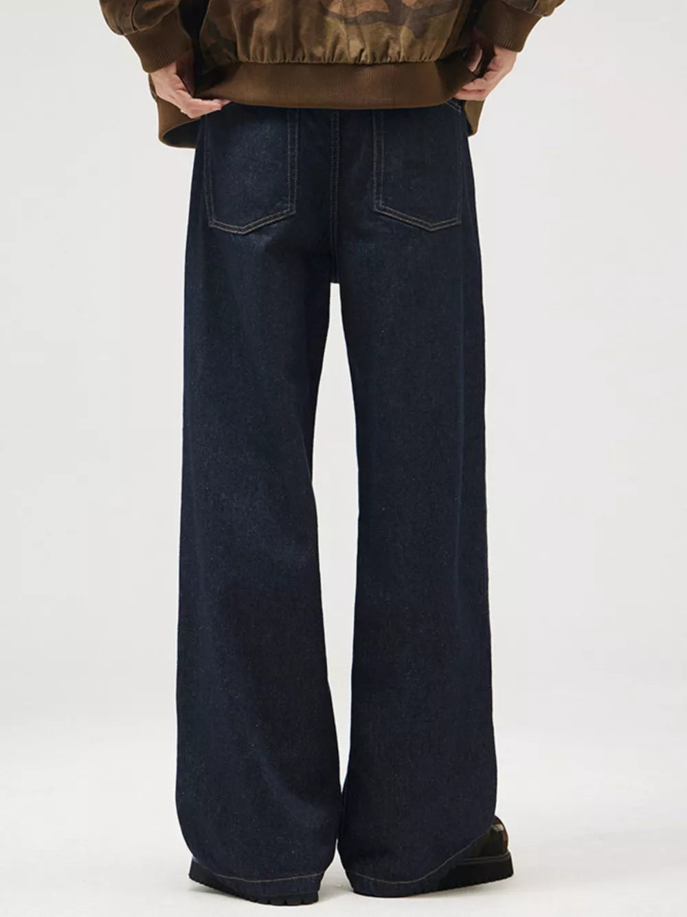Men's Vintage Relaxed Fit Jeans in Dark Navy, side view
