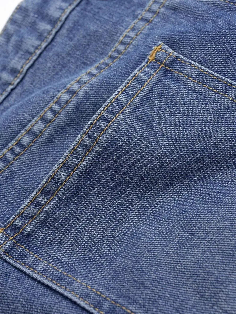 Chic high-waisted wide-leg jeans in blue denim with contrast stitching detail.