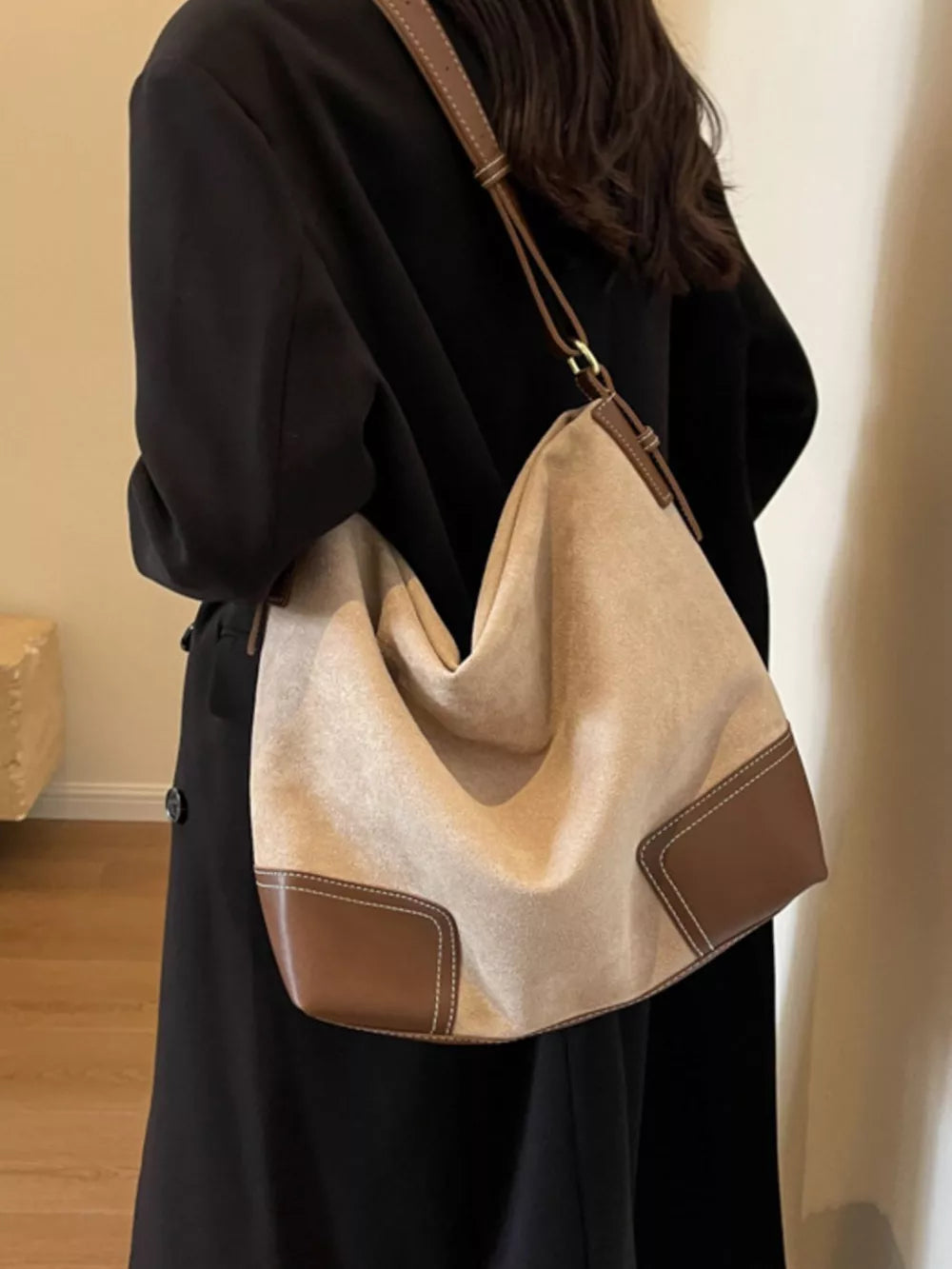 Color Block Shoulder Bag in Khaki, fit detail