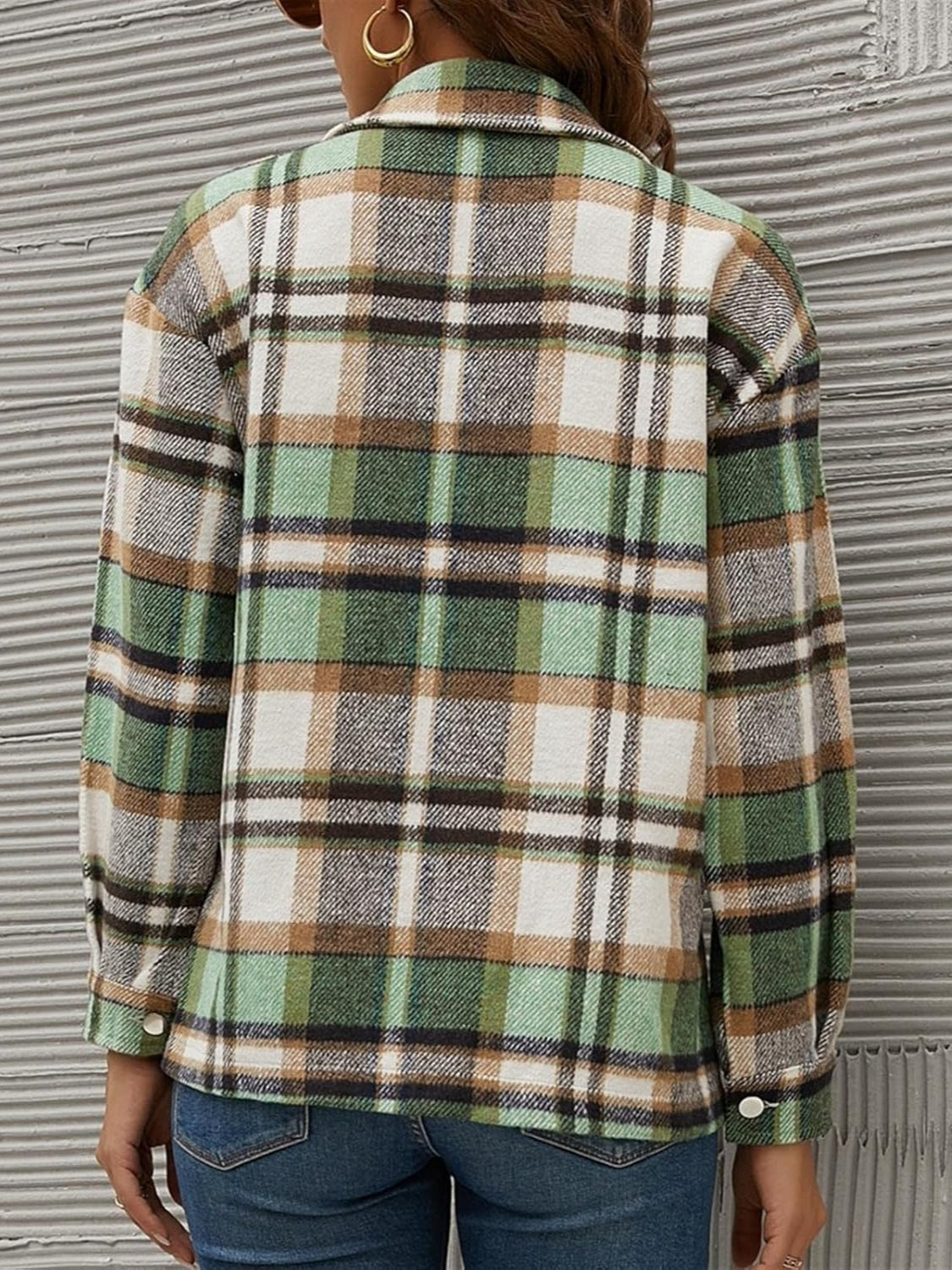 Green plaid collared long sleeve jacket with buttoned cuffs