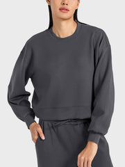 Dark blue cropped crewneck sweatshirt with gathered sleeves and crew neckline.