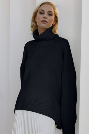 Black oversized cashmere turtleneck sweater with ribbed cuffs and hem.