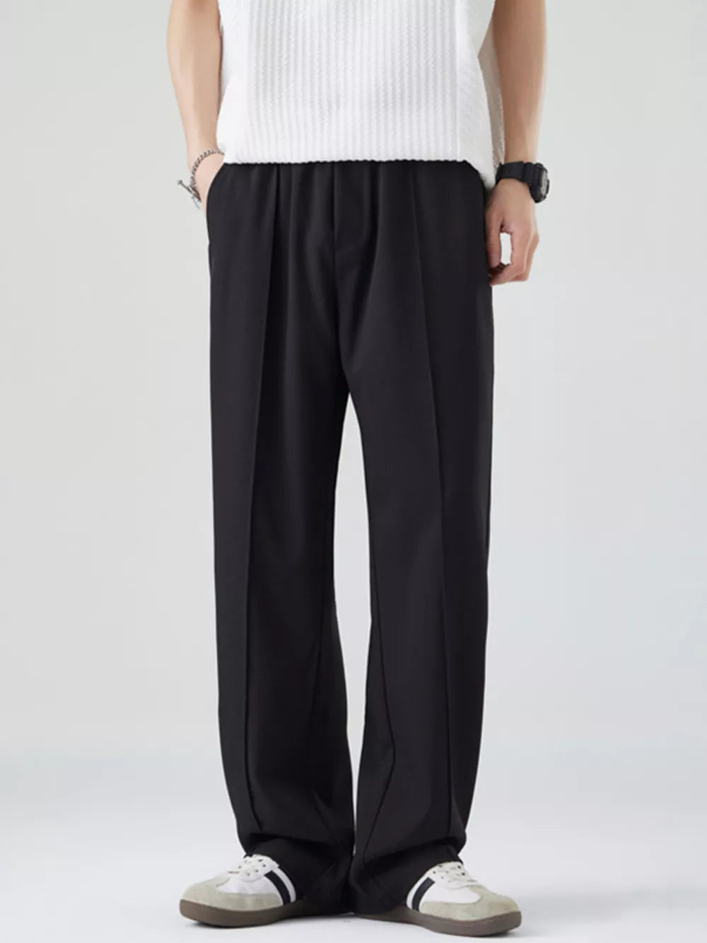 Black casual drawstring sweatpants with a relaxed fit and subtle pleating.
