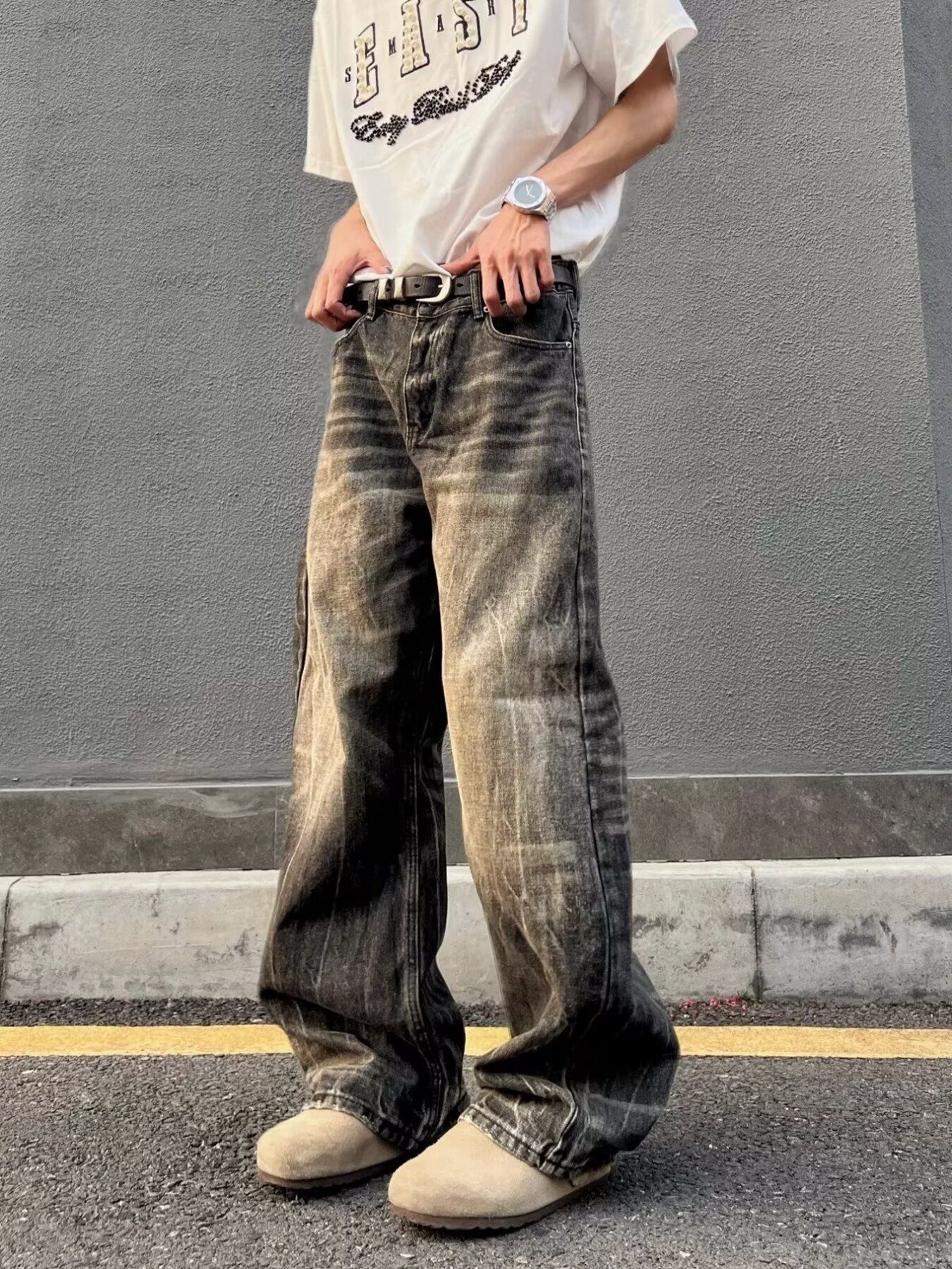 Men's vintage wash wide-leg jeans in relaxed fit, featuring distressed details and a comfortable cotton fabric.