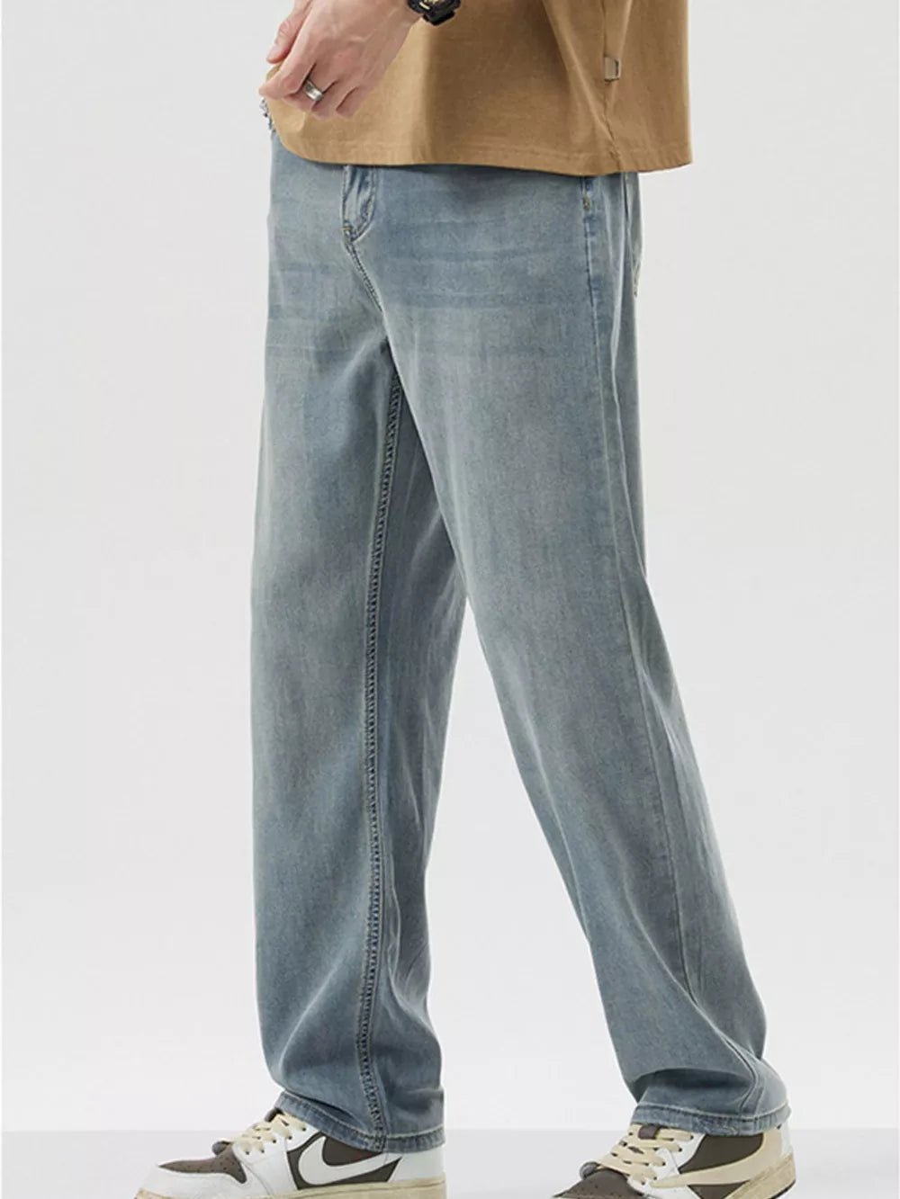 Relaxed fit wide-leg denim trousers in light blue, with a casual, basic style.