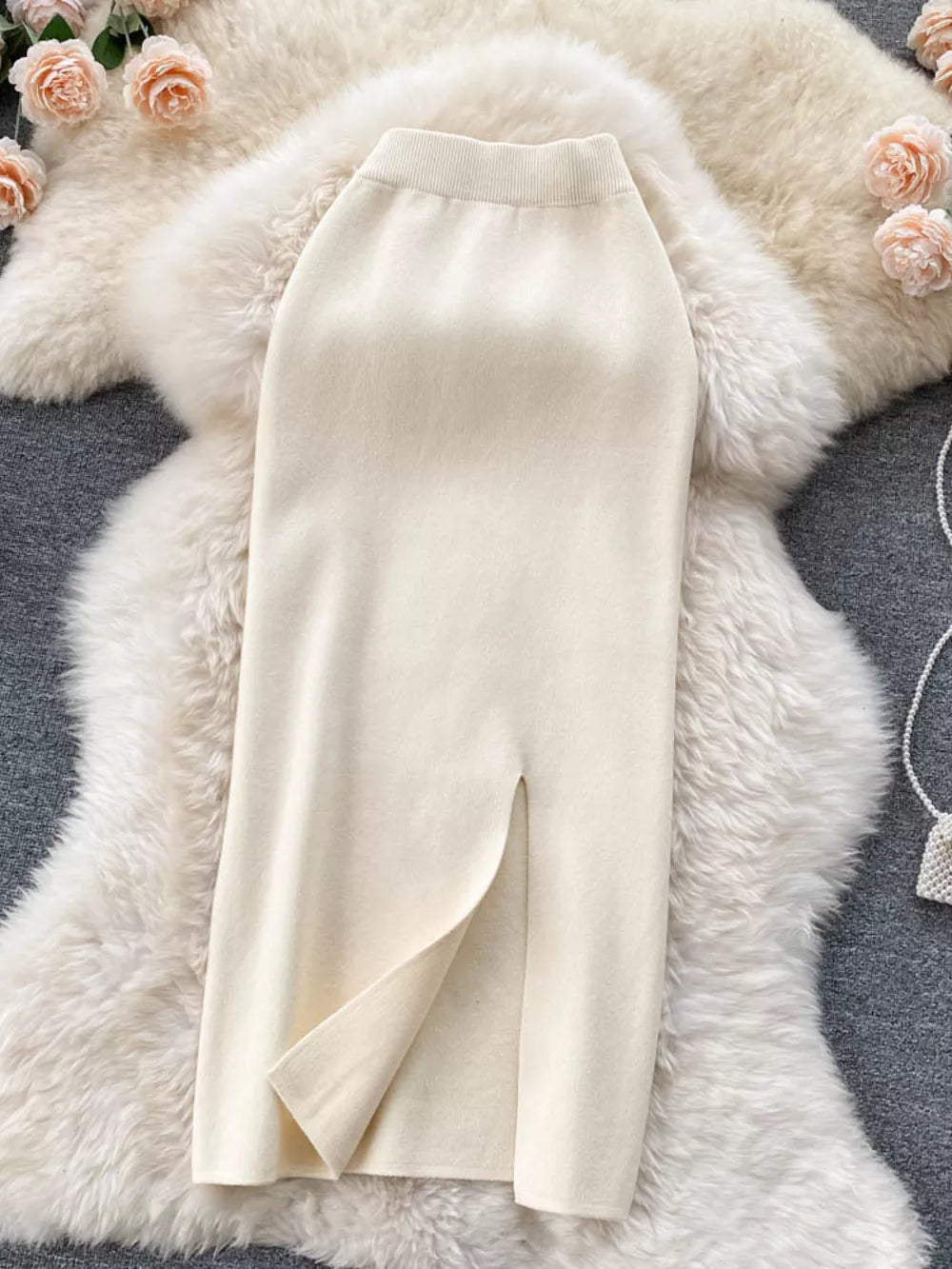 Chic split knit midi skirt in off-white with a high waist and ribbed waistband.