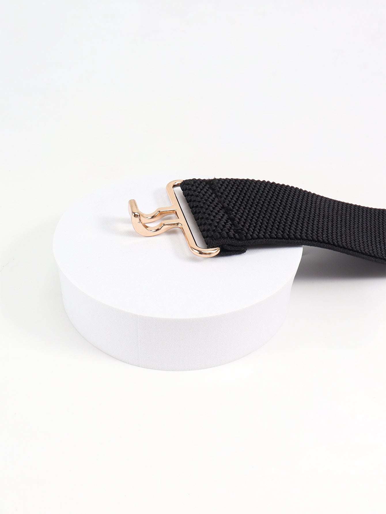 Black elastic belt with sculpted gold buckle detail