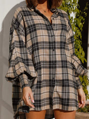 Plaid oversized shirt in brown with balloon sleeves and smocked cuffs.