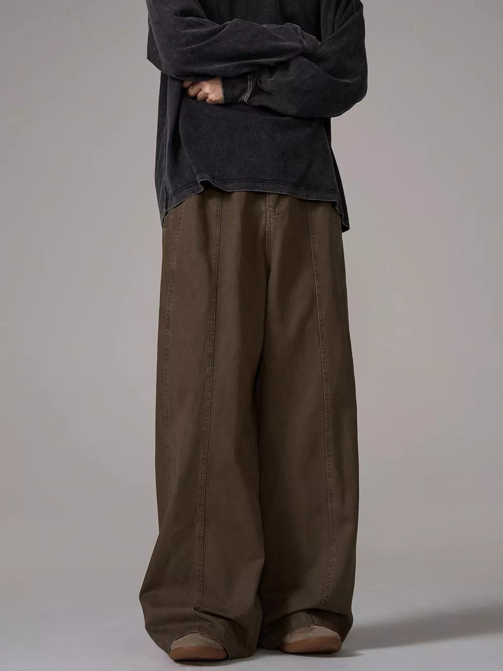 Brown wide-leg sweatpants with pockets and contrast stitching detail