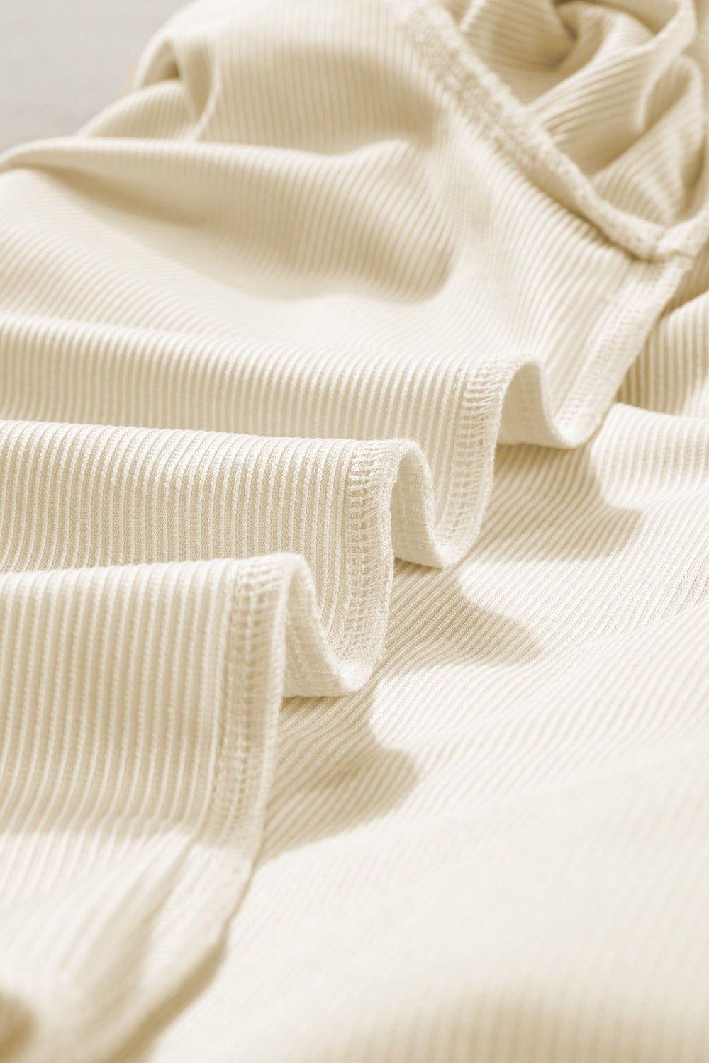 Textured eggshell ribbed blouse with ruffle sleeve detail