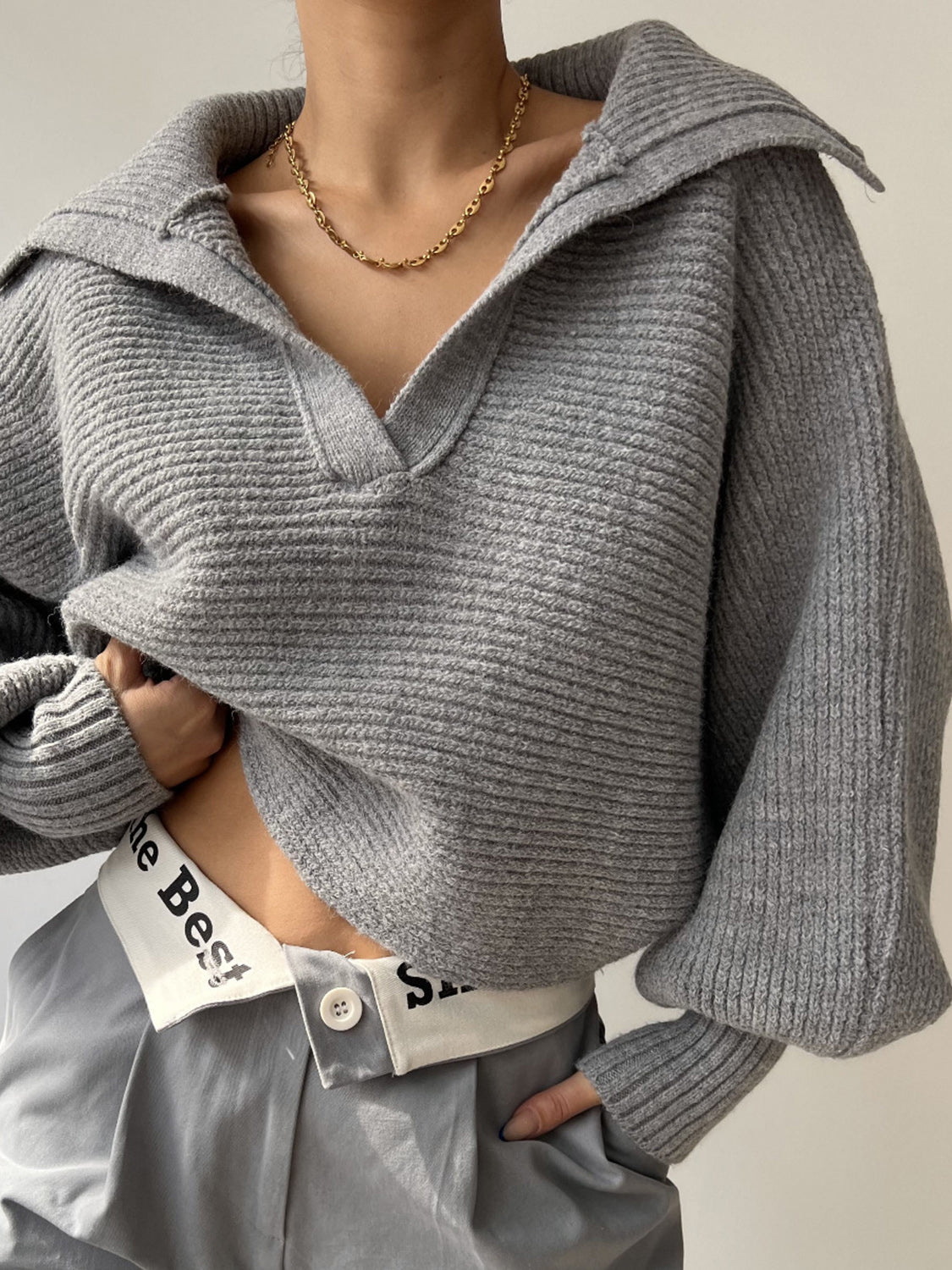 Gray knit sweater with wide collar and balloon sleeves, V-neck detail