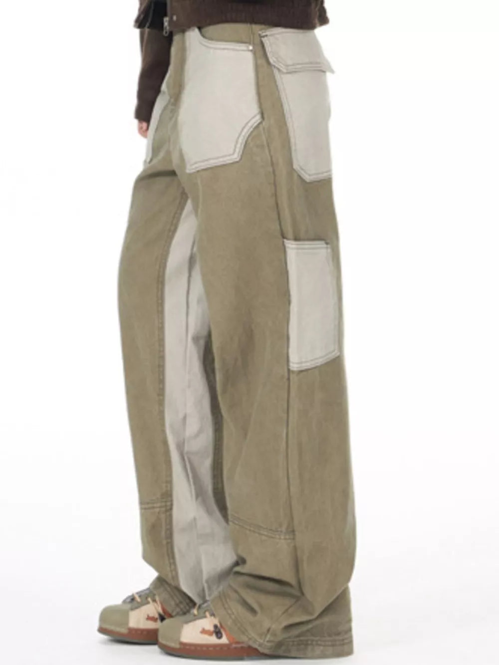 Distinctive two-tone cargo sweatpants in olive and beige cotton with contrast stitching and multiple pockets.