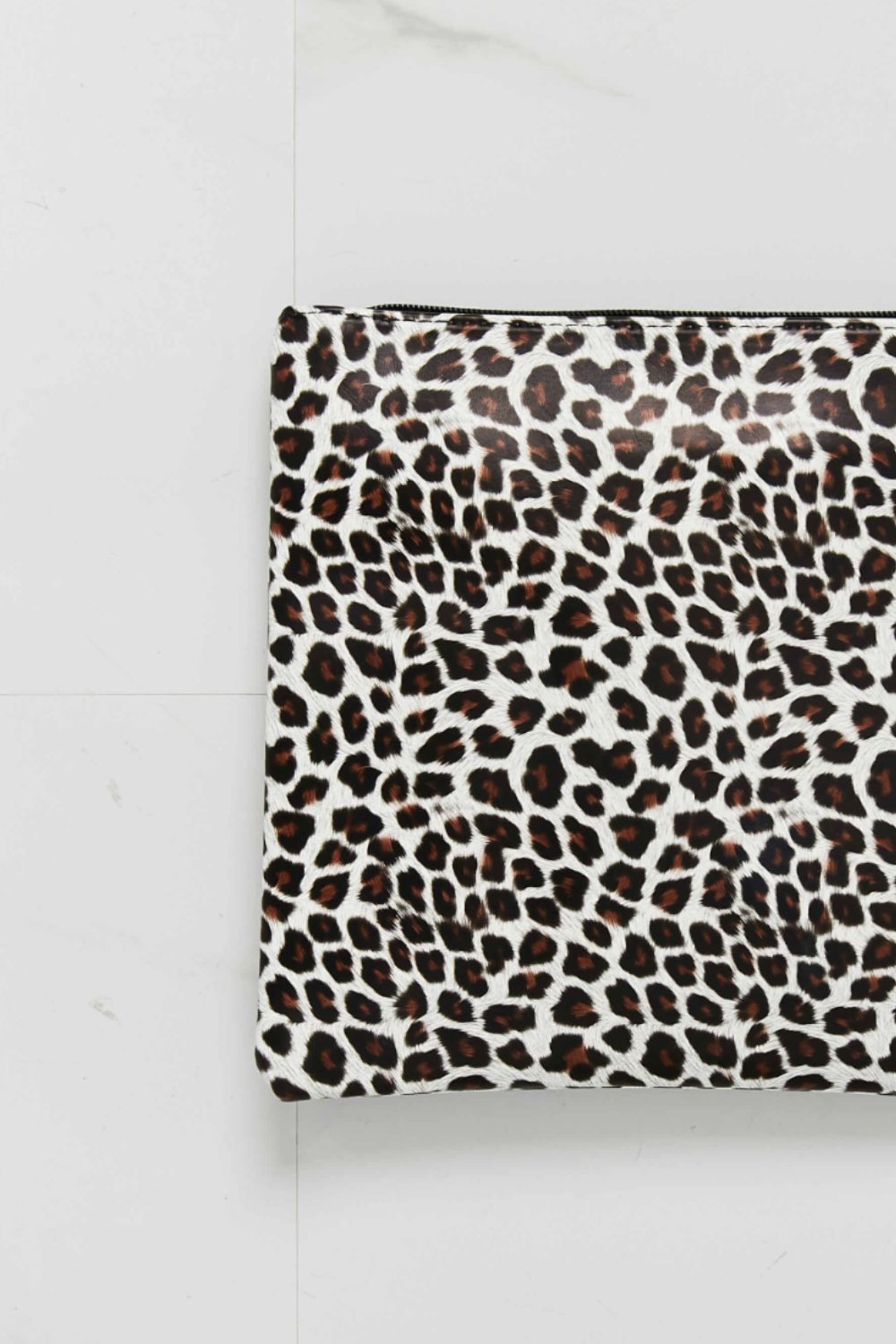 Leopard print clutch bag with zipper closure