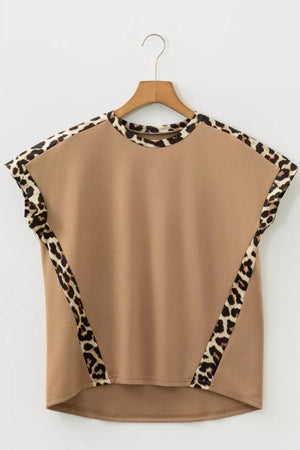 Camel t-shirt with relaxed fit and leopard print trim details.