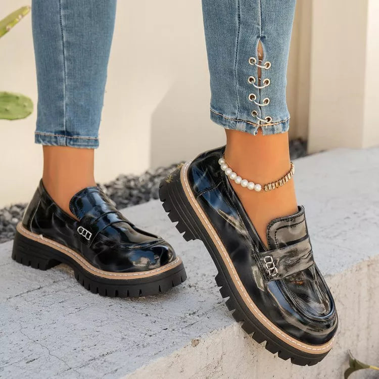 Round Toe Platform Loafers, fit detail