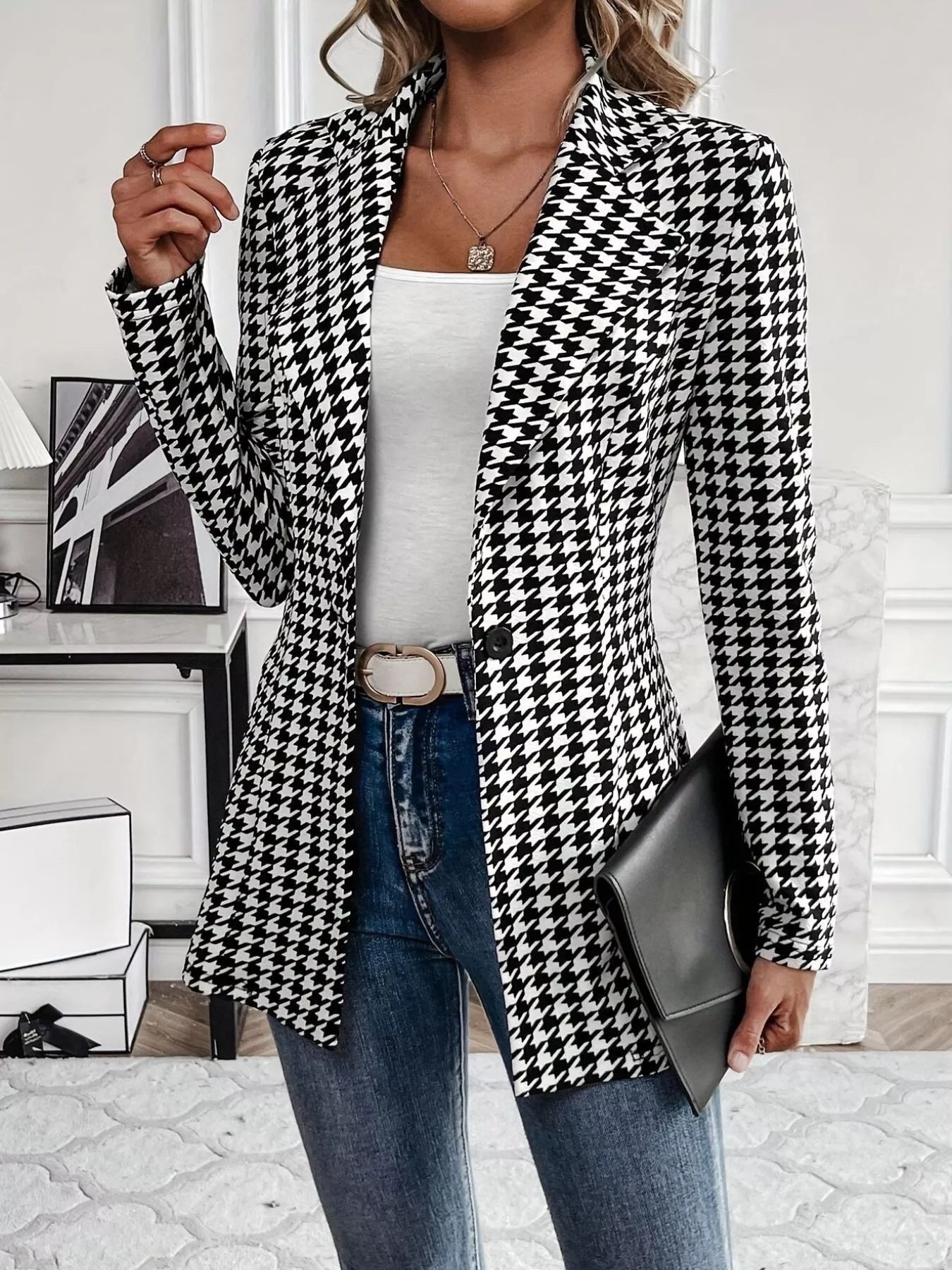 Houndstooth lapel collar blazer in plaid, featuring a classic cut and long sleeves.