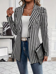 Houndstooth lapel collar blazer in plaid, featuring a classic cut and long sleeves.