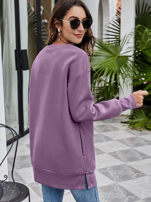 Extended hemline sweatshirt in Dusty Purple with side pockets and a relaxed fit.