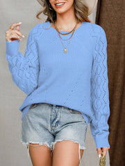 Blue diamond-cut raglan knit sweater with crew neck and long sleeves.