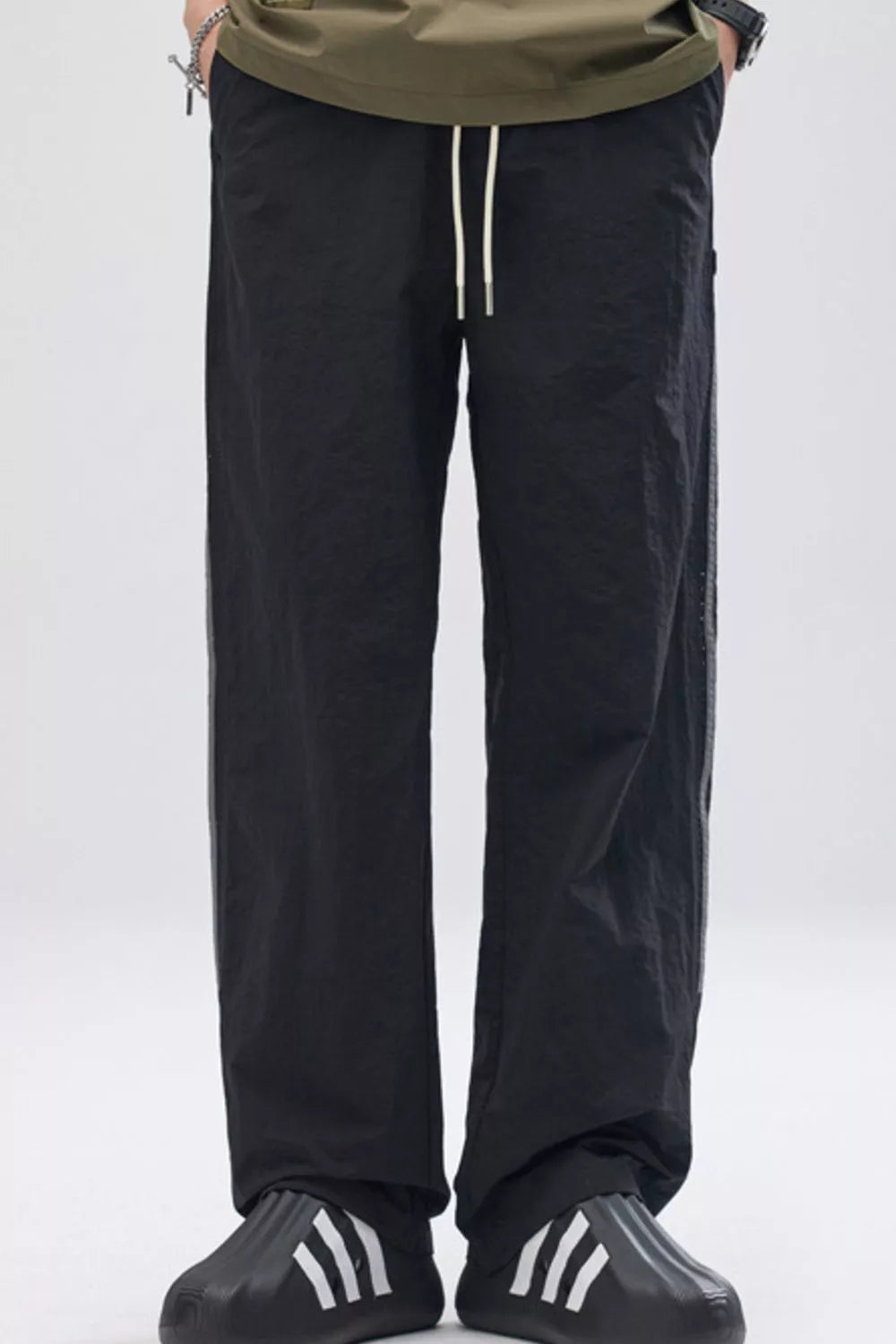 Black sweatpants with drawstring and side stripes, men's casual athletic pants