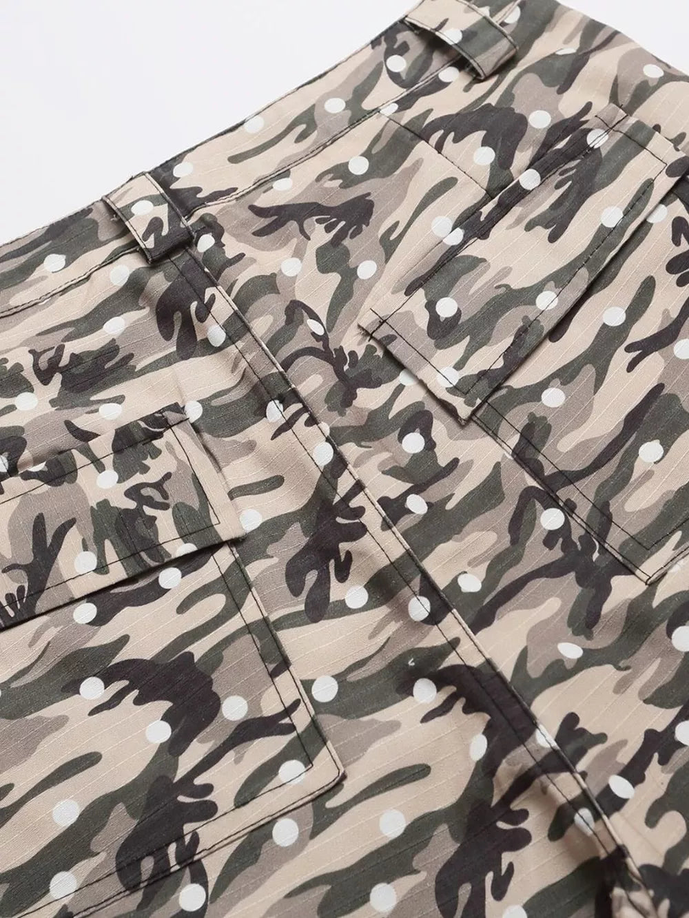 Men S Camouflage Cargo Capris in Green Camouflage, close-up detail