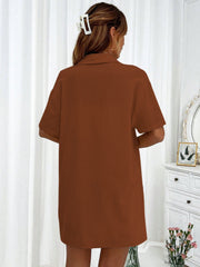 Linen resort shirt in dark brown, featuring a relaxed fit, short sleeves, and a buttoned collar.