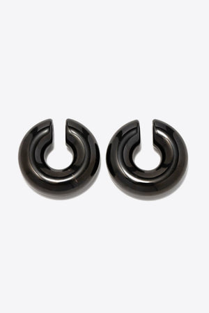 Glossy black crescent cuff earrings, 18K gold-plated.