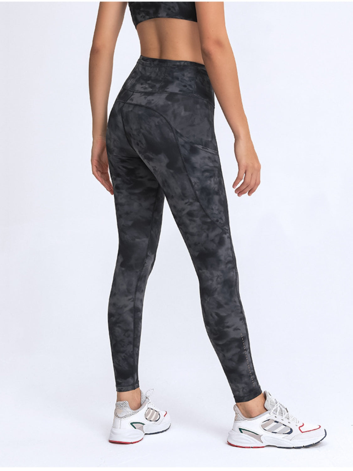 Black tie-dye sculpt leggings with performance pockets and a high waist.