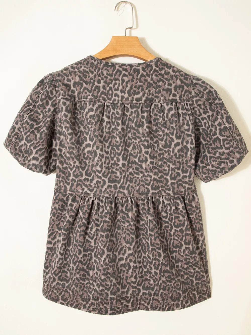Leopard print denim top with short sleeves and tiered hem