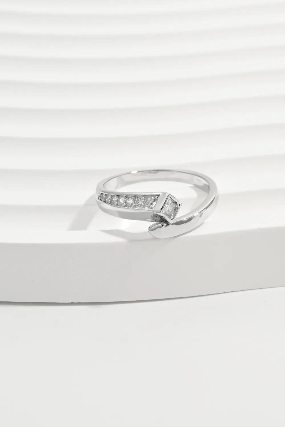 Silver asymmetrical ring with zirconia bar detail