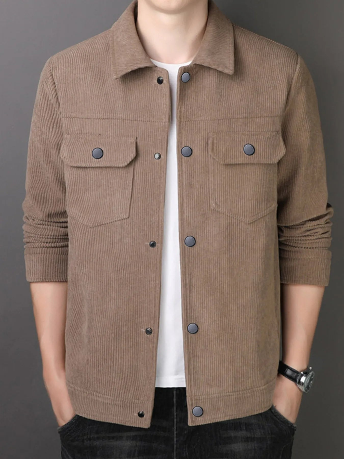 Casual corduroy button-down jacket in taupe with two chest pockets and button closure.