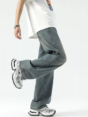 Relaxed wide-leg jeans in vintage blue denim with a comfortable fit.