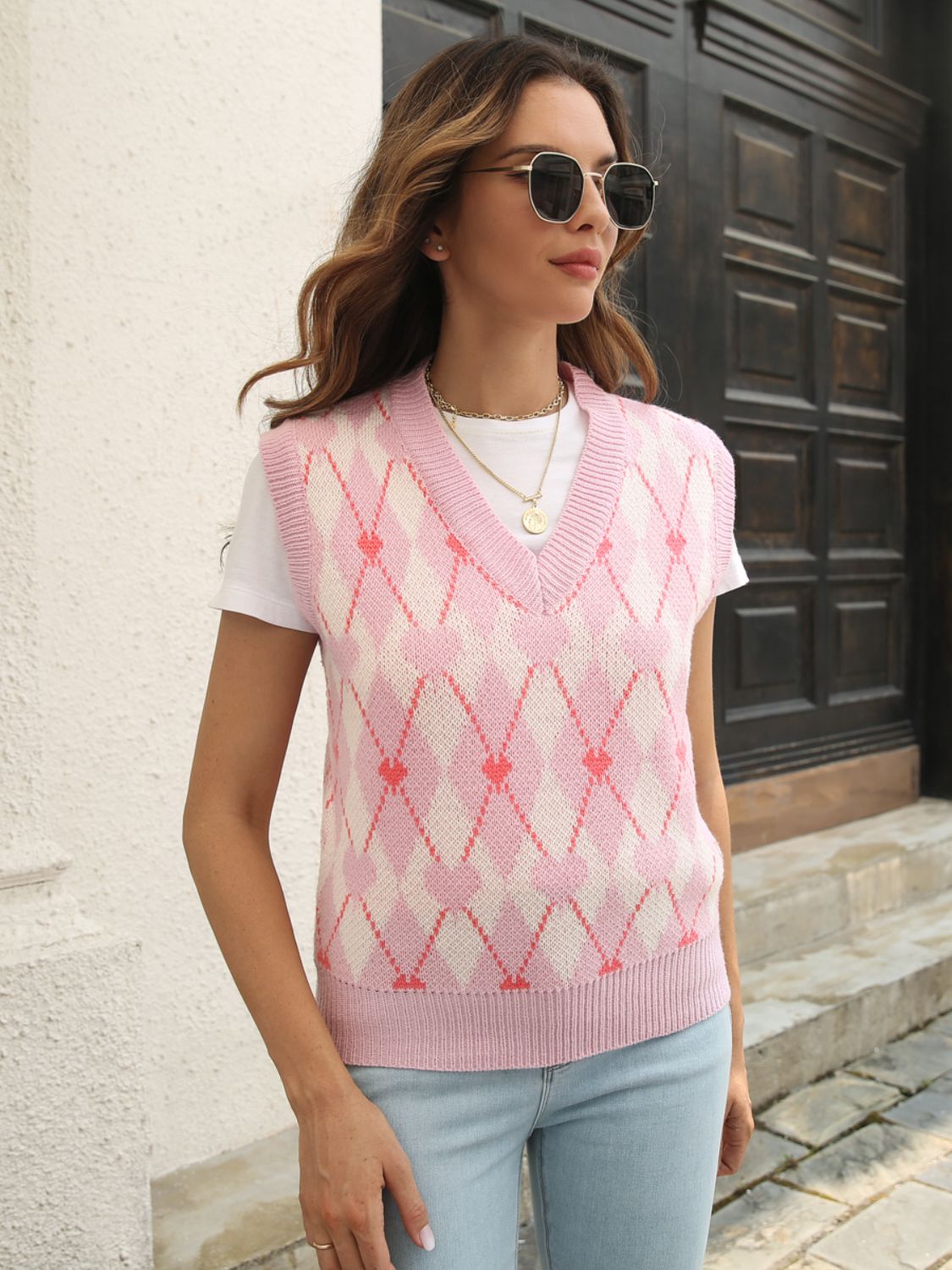 Argyle knit vest in blush pink with heart motif, V-neck, acrylic.