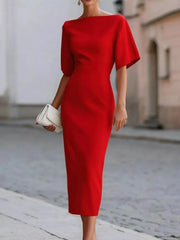 Half Sleeve Boat Neck Midi Dress in Red, fit detail