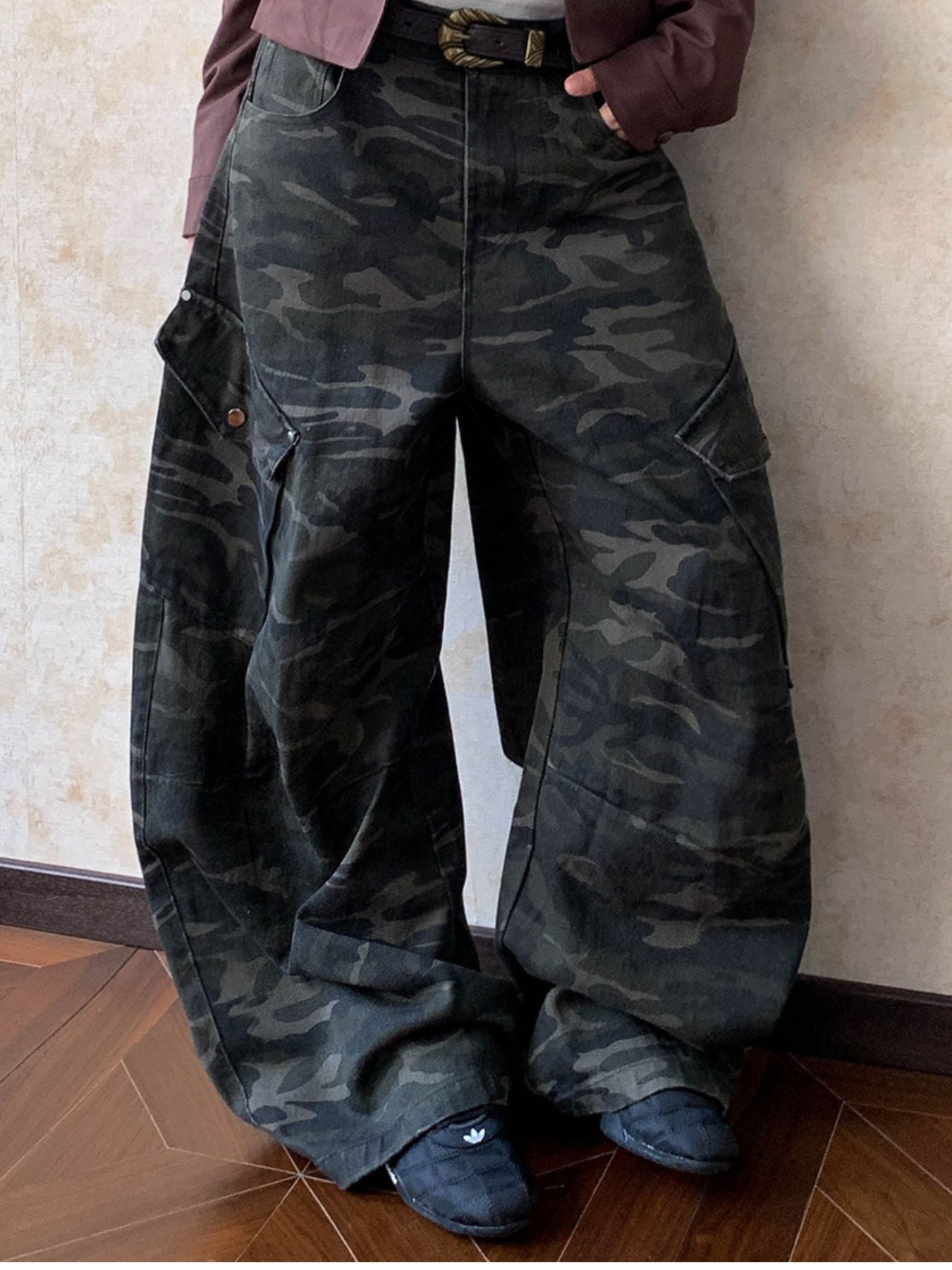 Men's camo print wide leg jeans in 100% cotton with cargo pockets.